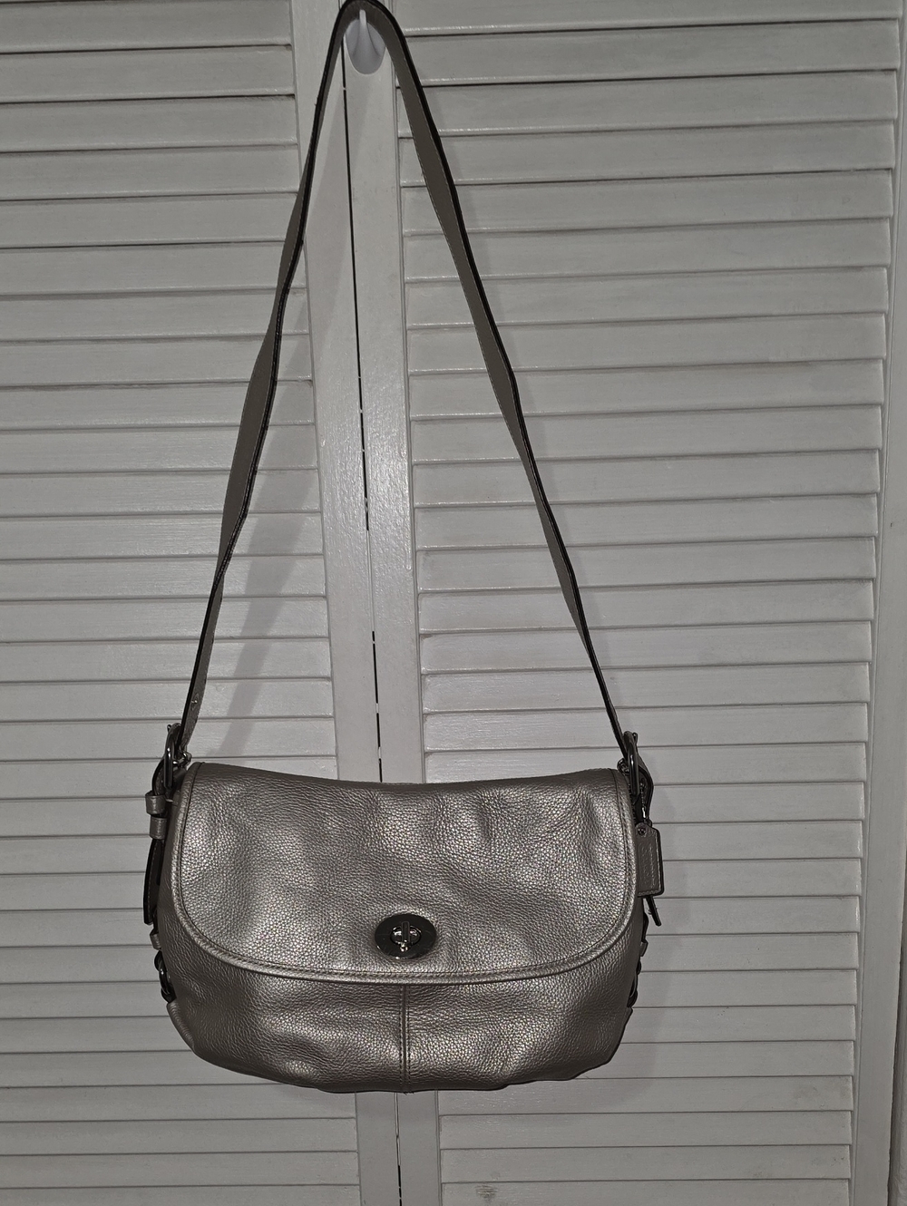 COACH LEGACY SILVER METALLIC EUC